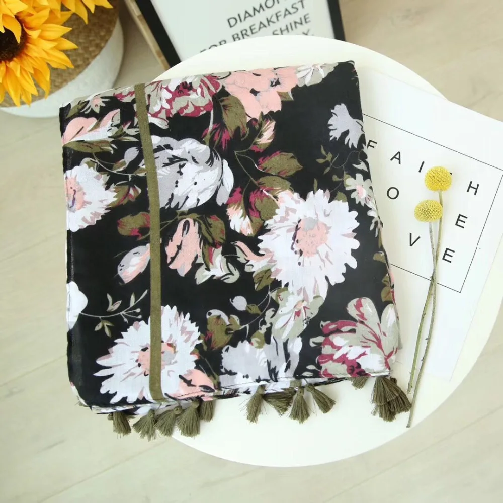 New arrival 2018 head scarf Spring style Muslim hijab flower print shawls and scarves floral viscose shawl wrap |