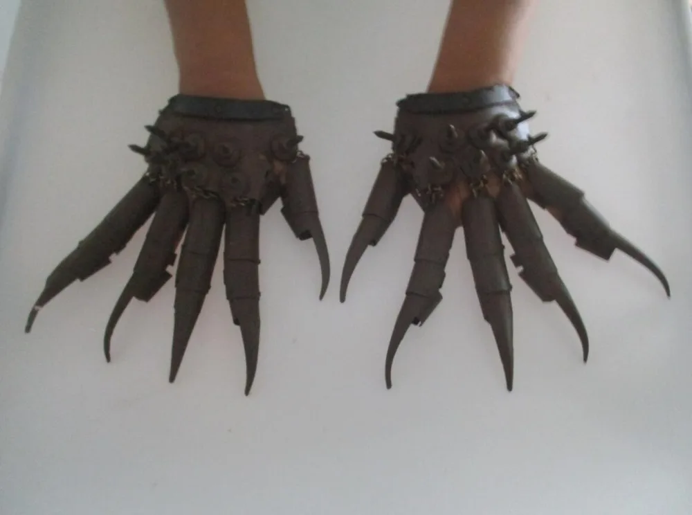 Защитные перчатки в виде старинных коллекционных предметов из меди | Дом и сад