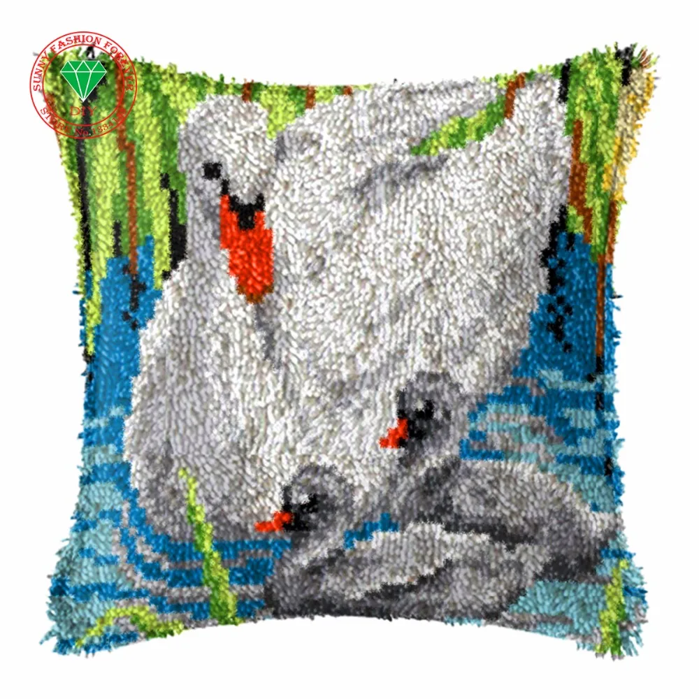 Коврик в виде лебедя с вышивкой крестиком подушка наволочка стиле пэчворк сделай