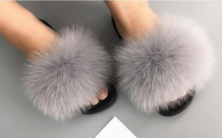light grey FXFURS/Новинка года; женские тапочки с натуральным лисьим мехом; летние модные меховые сандалии; обувь из пушистого плюша; Вьетнамки с мехом енота; Домашние шлепанцы - Цвет: light grey