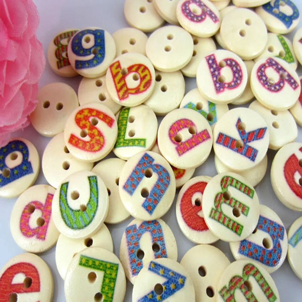 100 шт. 5/8 дюйма разнообразные печатные буквы с двумя отверстиями аксессуары для