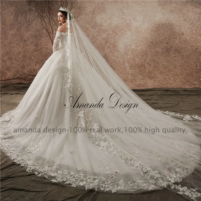 Свадебное платье с открытыми плечами и аппликацией Amanda Design пышное блестящее