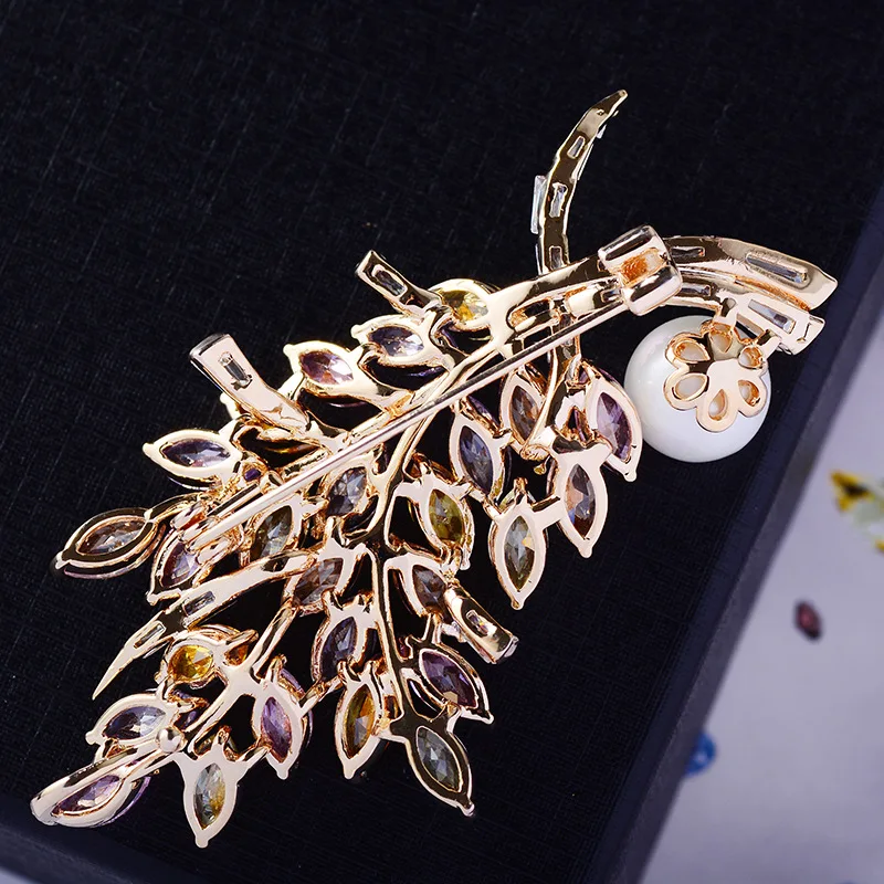 Trendy Elegant Jewelry Accessory Cubic Zircon Leafs Flower Brooches Pin Lady Scarf Buckle CZ Jewelry 2747
