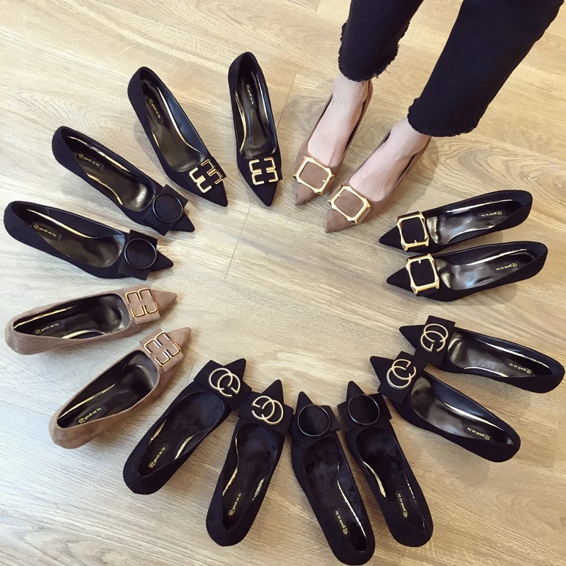 Женские тонкие туфли с острым закрытым носком маленькие и необычные на высоком