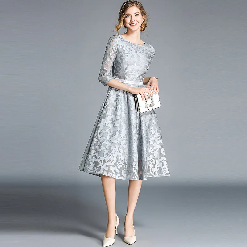 Весеннее женское очаровательное кружевное длинное платье с прозрачными