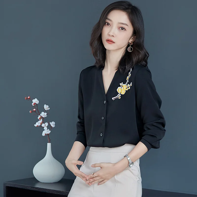 

Fashion 2018 women blouses embroidery long sleeve women's solid black shirts loose causal female tops OL feminine blusa 1092 40