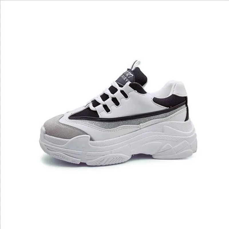 Женские весенние кроссовки с буквами черные или Белые Повседневные на платформе