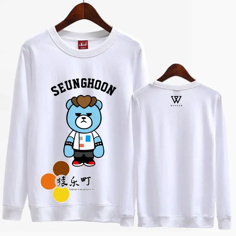 Модная черно-белая толстовка с круглым вырезом и надписью в виде мультяшного