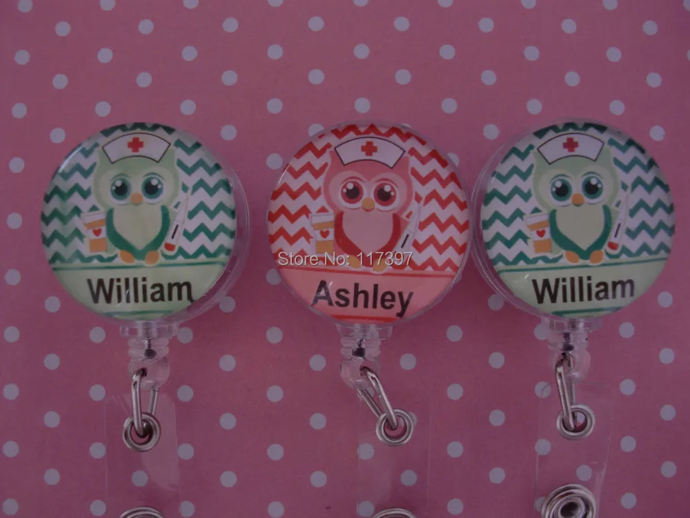 

20 шт./лот дизайн сова Персонализированный значок катушка ID медсестра Сова выдвижной имя держатель карты синий зеленый красный