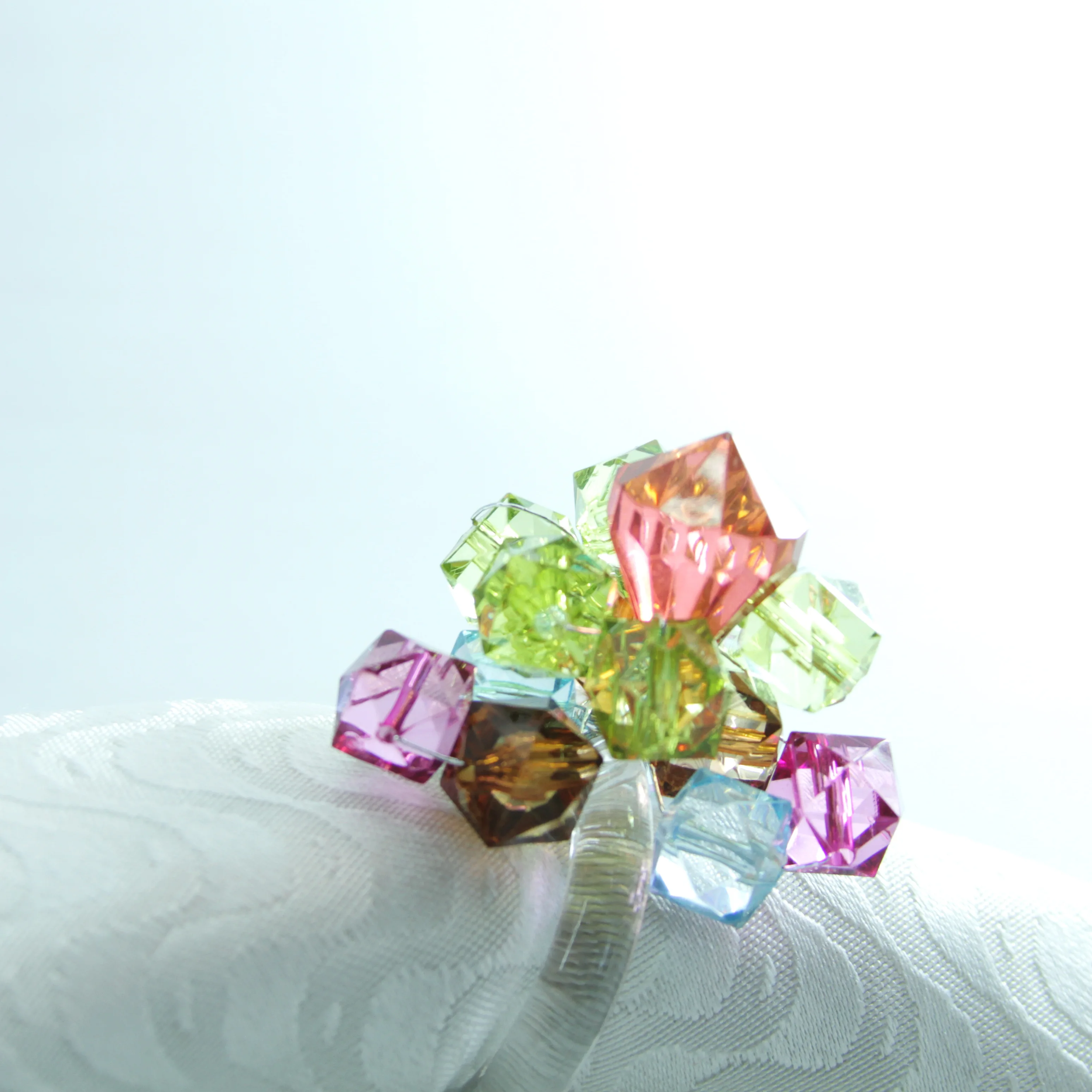 

Acrylic beads crystal napkin ring decoration napkin holder for wedding 12 pcs free shipping qn19052204