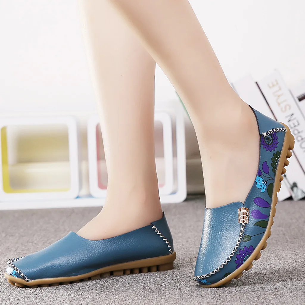 Модная спортивная обувь на платформе с тиснением женская плоской подошве