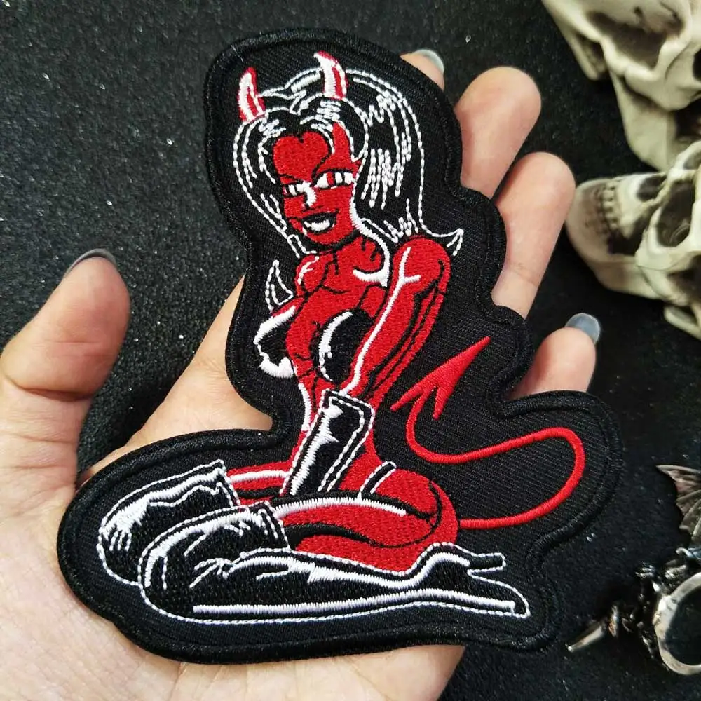 蛇魔女大闹都市 приклеивающиеся утюгом нашивки вышитая аппликация этикетка для