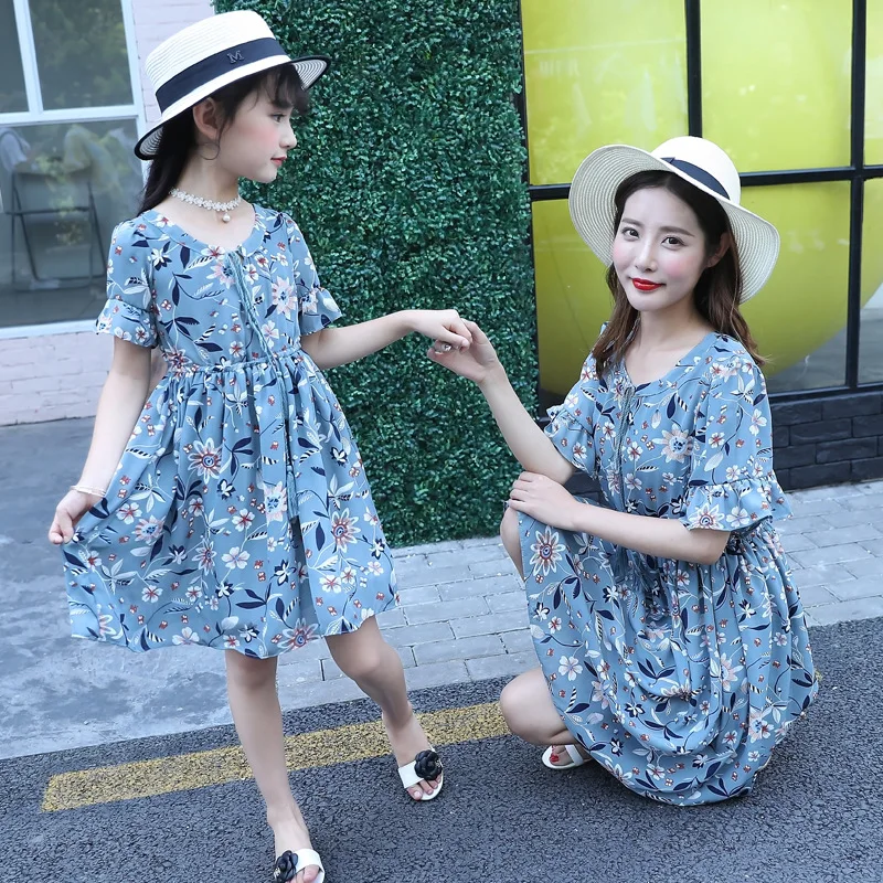 Летние платья для мамы и дочки модная одежда с цветочным принтом платье девочек