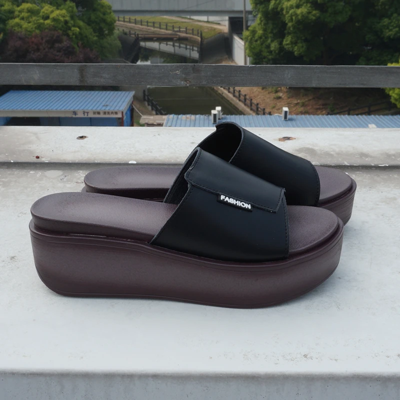 Женские шлепанцы из натуральной кожи RASMEUP черные и белые повседневные на