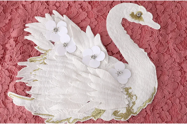 Женское короткое Кружевное платье с круглым воротником розовое ажурное для