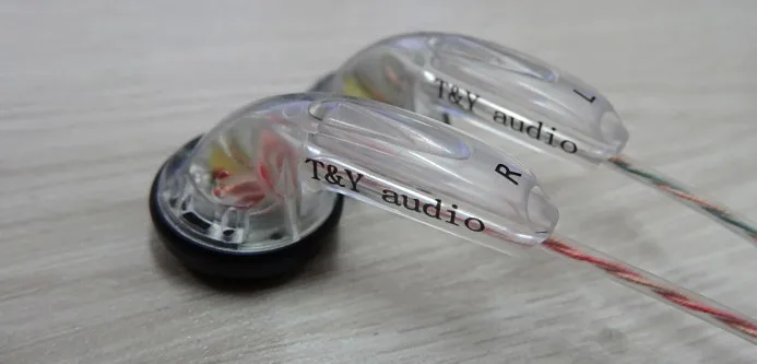 

DIY earphone made with Transparent housing