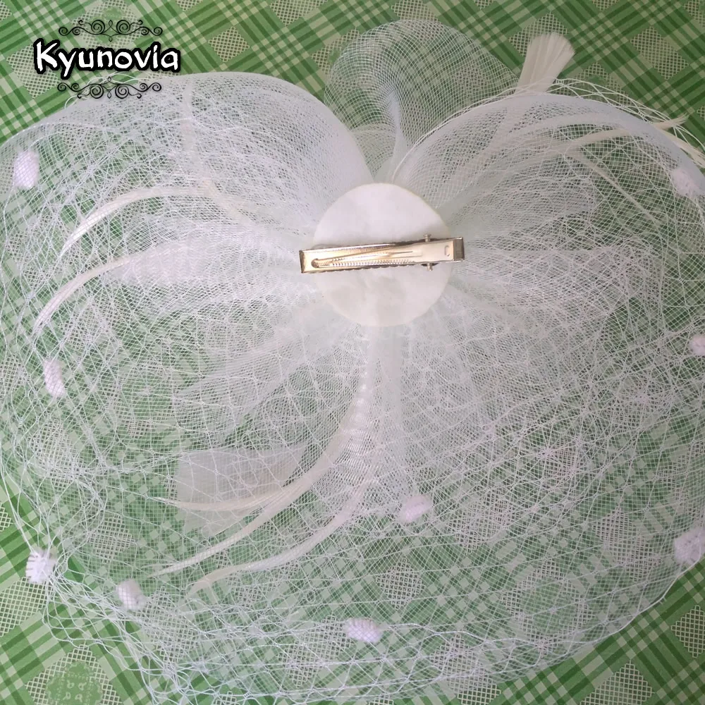 Kyunovia, свадебные сетчатые шляпы с перьями, белая шляпа, вуаль для невесты, цветы, перья, вуаль для невесты, вуаль для лица, свадебные шляпки для невесты, FH57
