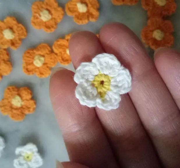 White Маленький ручной работы 3D цветок хлопок крючком DIY патч утюг на нашивки для шитья значки аппликаций в полоску стикер кружева гипюр ткань Декор - Цвет: White