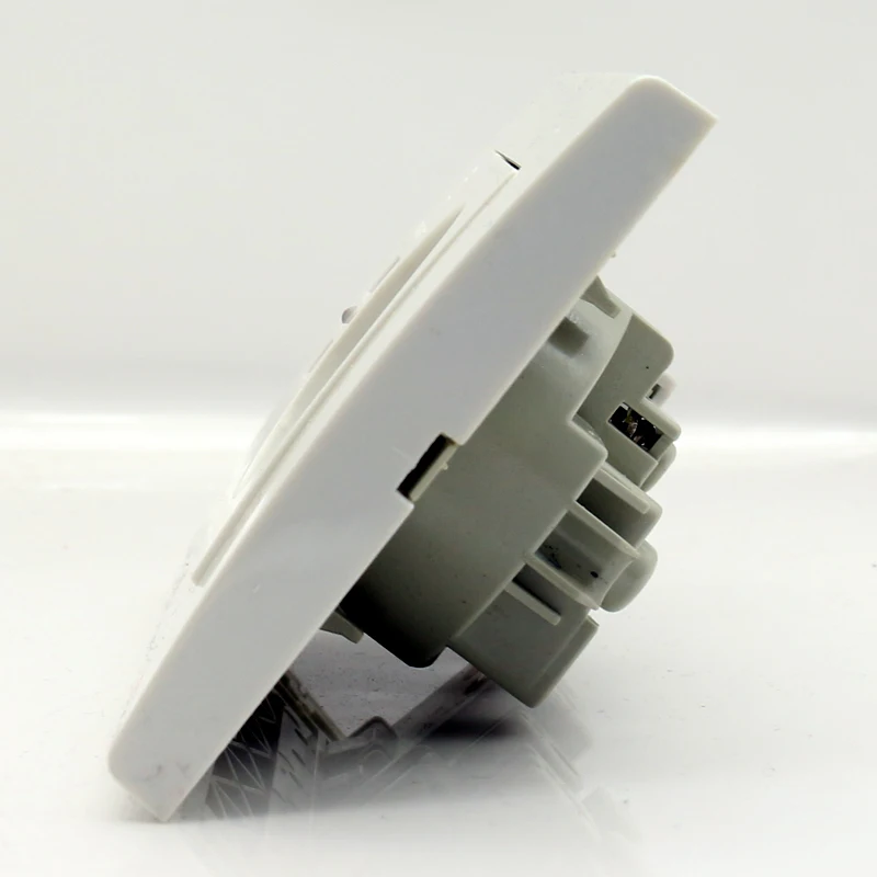 Мини розетка с заземлением 16 А евростандартная Розетка двойным USB разъемом 118 мА