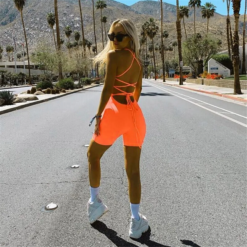 Женский комбинезон с открытой спиной облегающий мини на бретельках клубный