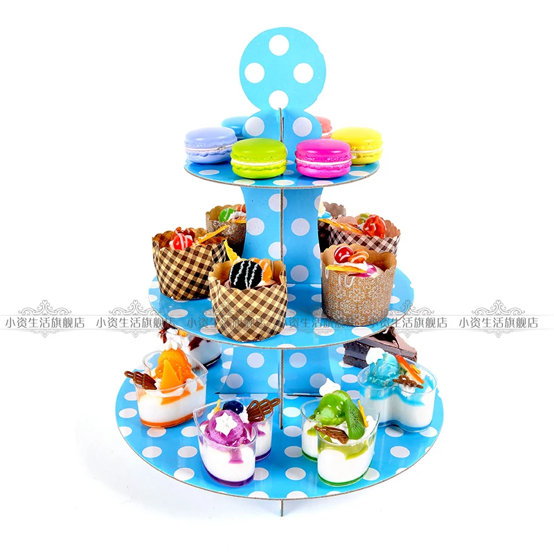 3 яруса кружевных пирожного бумаги картона стоять держать ребенка душ вечеринки