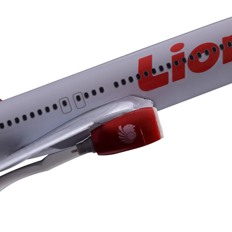 Модель самолета воздушно воздушного льва 20 см B737 модель Боинг 737 авиакомпании