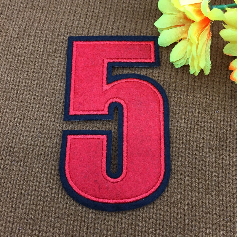 Розничная продажа ~ 1 шт. футболист рубашка поло Красный значок нашивки Железный