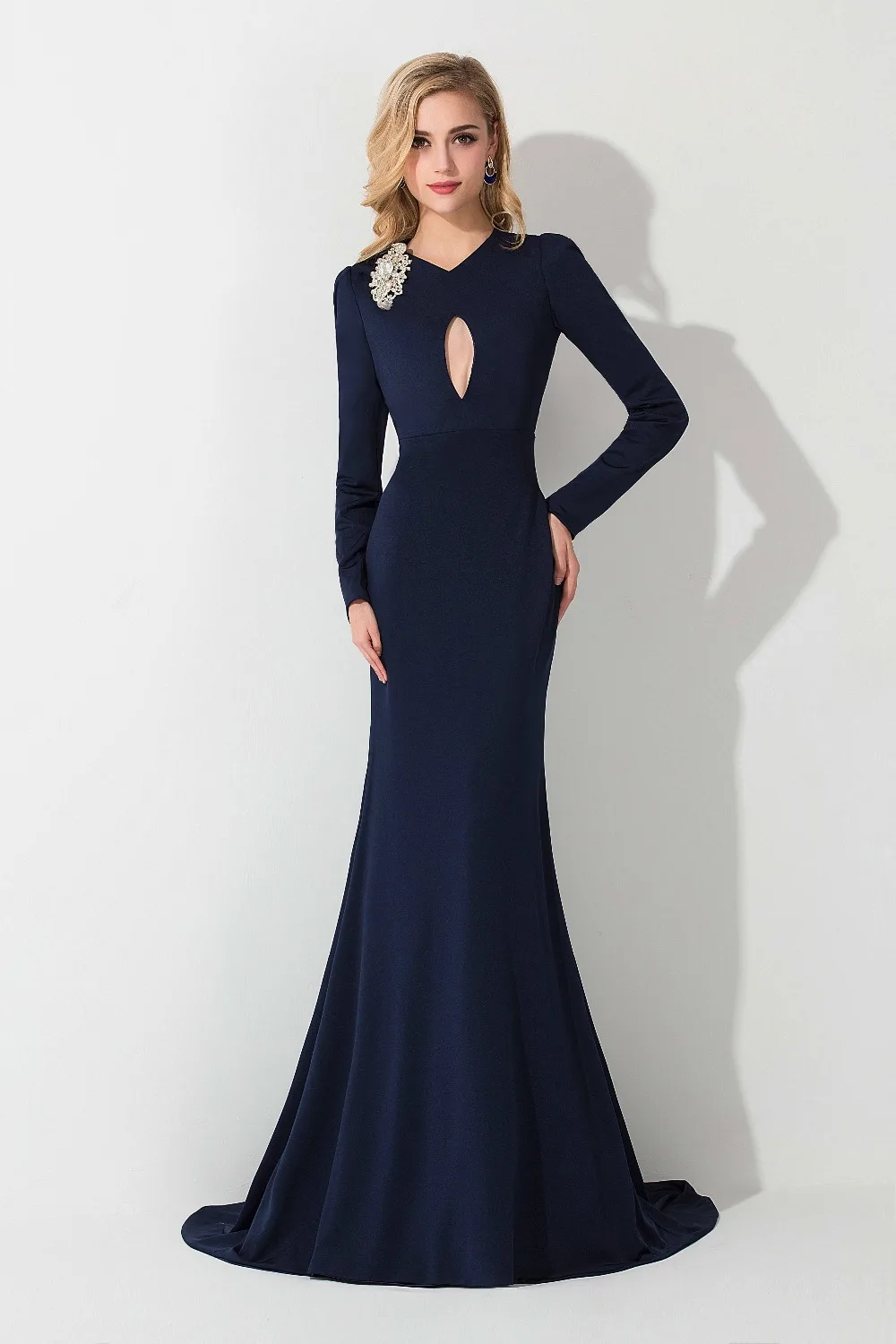 Длинное атласное платье для матери невесты длинное свадебное с длинным рукавом