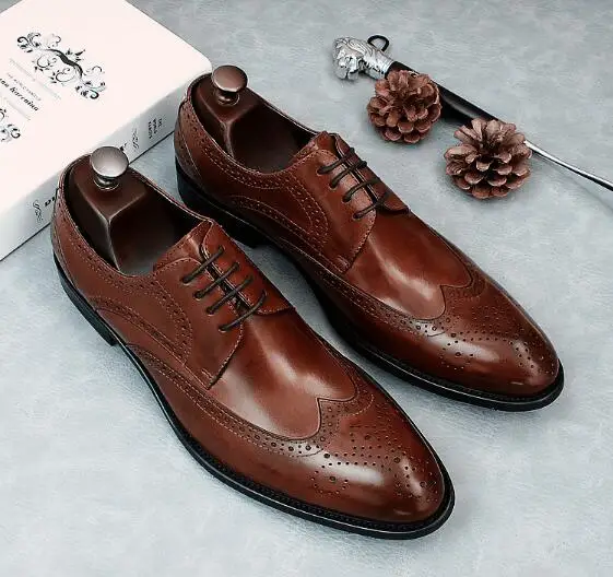 

Lace business dress leather Brock style carved pointed British men's leather shoes new groom wedding shoes
