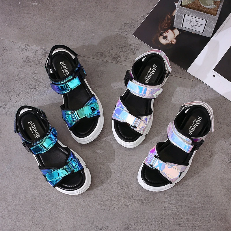 Сандалии женские спортивные с открытым носком босоножки на танкетке вырезами