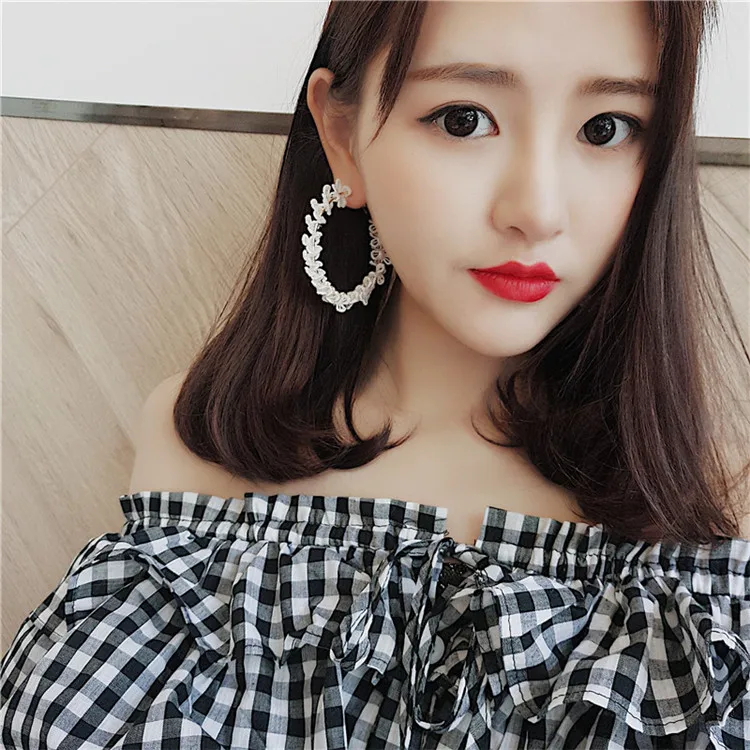 Korean Fashion Romantic White Lace Flower Big Round Circle Hoop Earrings for Women Jewelry Gift Boucle D'oreille Pendante Femme |