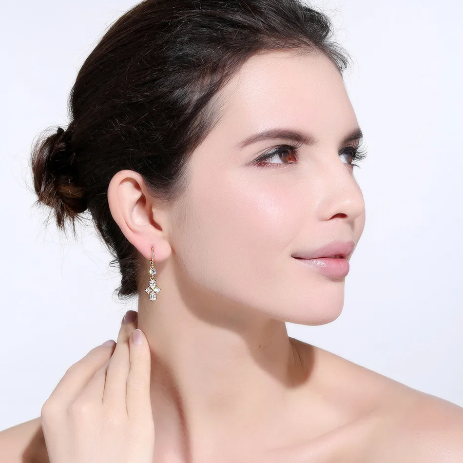 Женские длинные серьги золотистого цвета в цветочек с кубическим цирконием