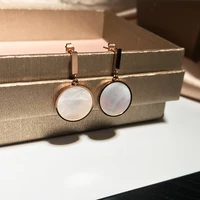 yun ruo new arrival fashion black white shell stud earring rose gold color woman birthday gift titanium steel jewelry never fade