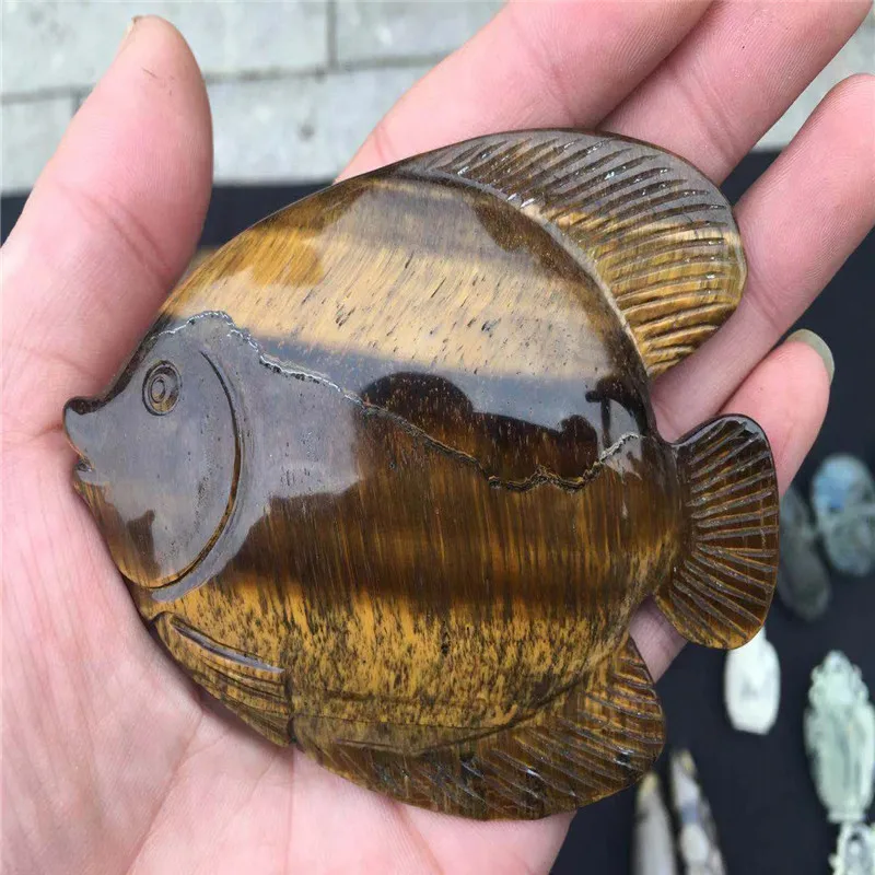 Натуральный камень тигровый глаз, резьба по рыбе, хрустальный клоун, декорация.