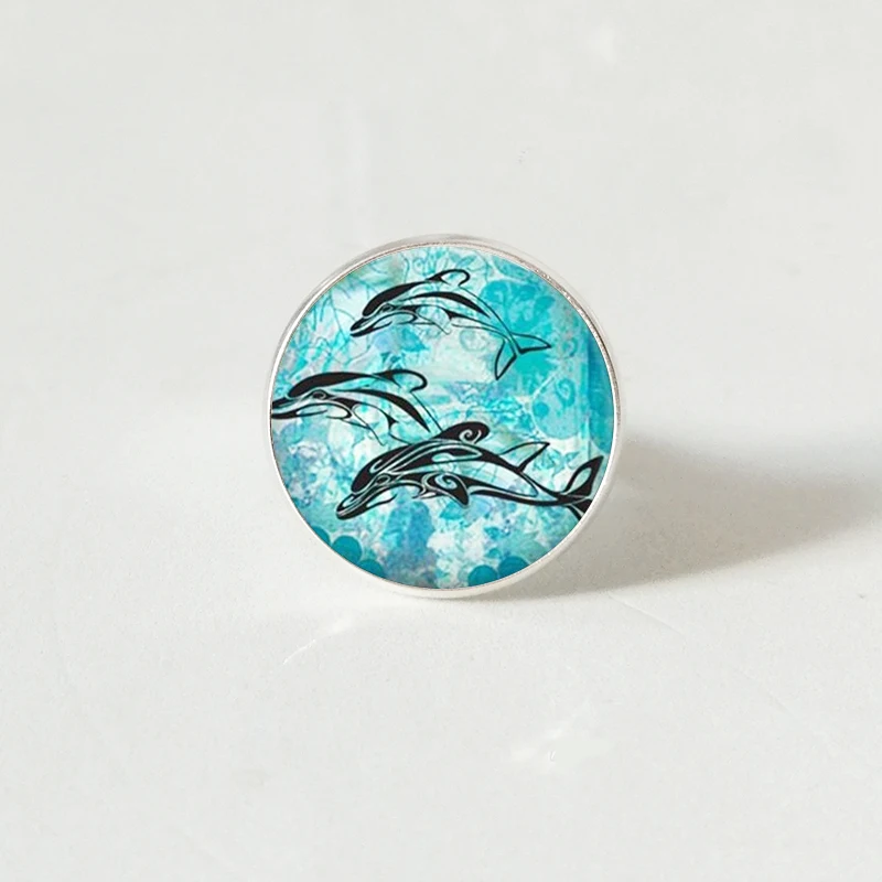 Ювелирное изделие серебряного цвета с голубыми морскими звездами черепашкой