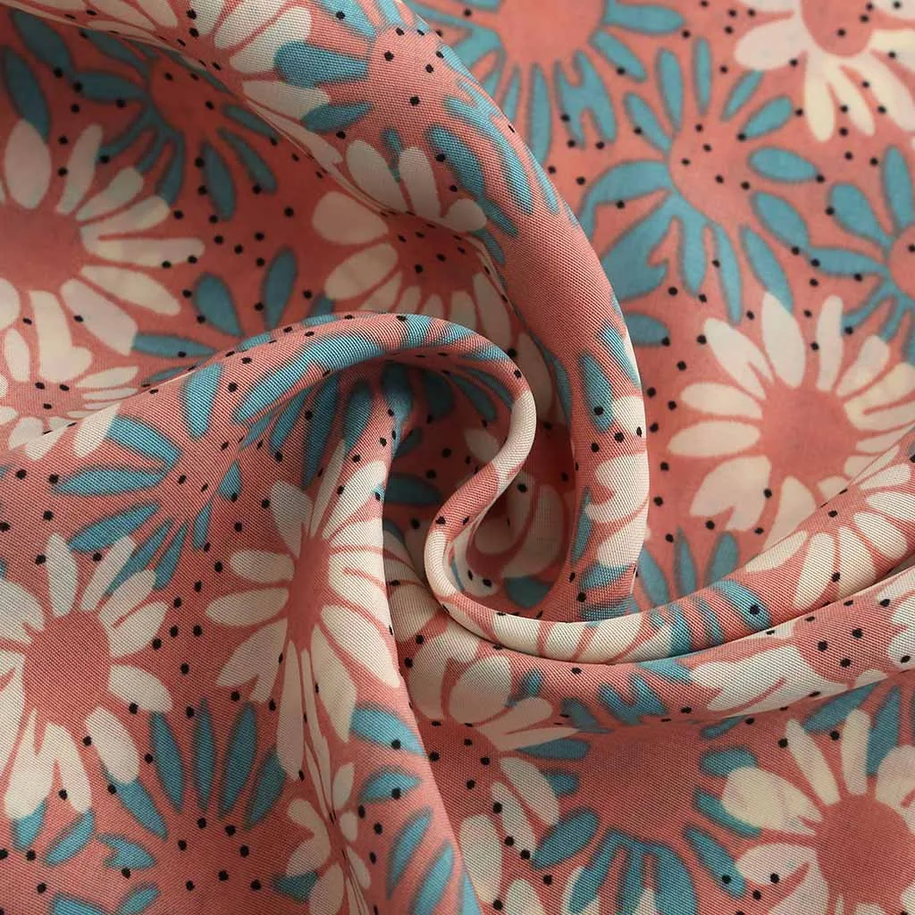 Женское платье со страусиным принтом вечернее с рукавами и открытыми плечами