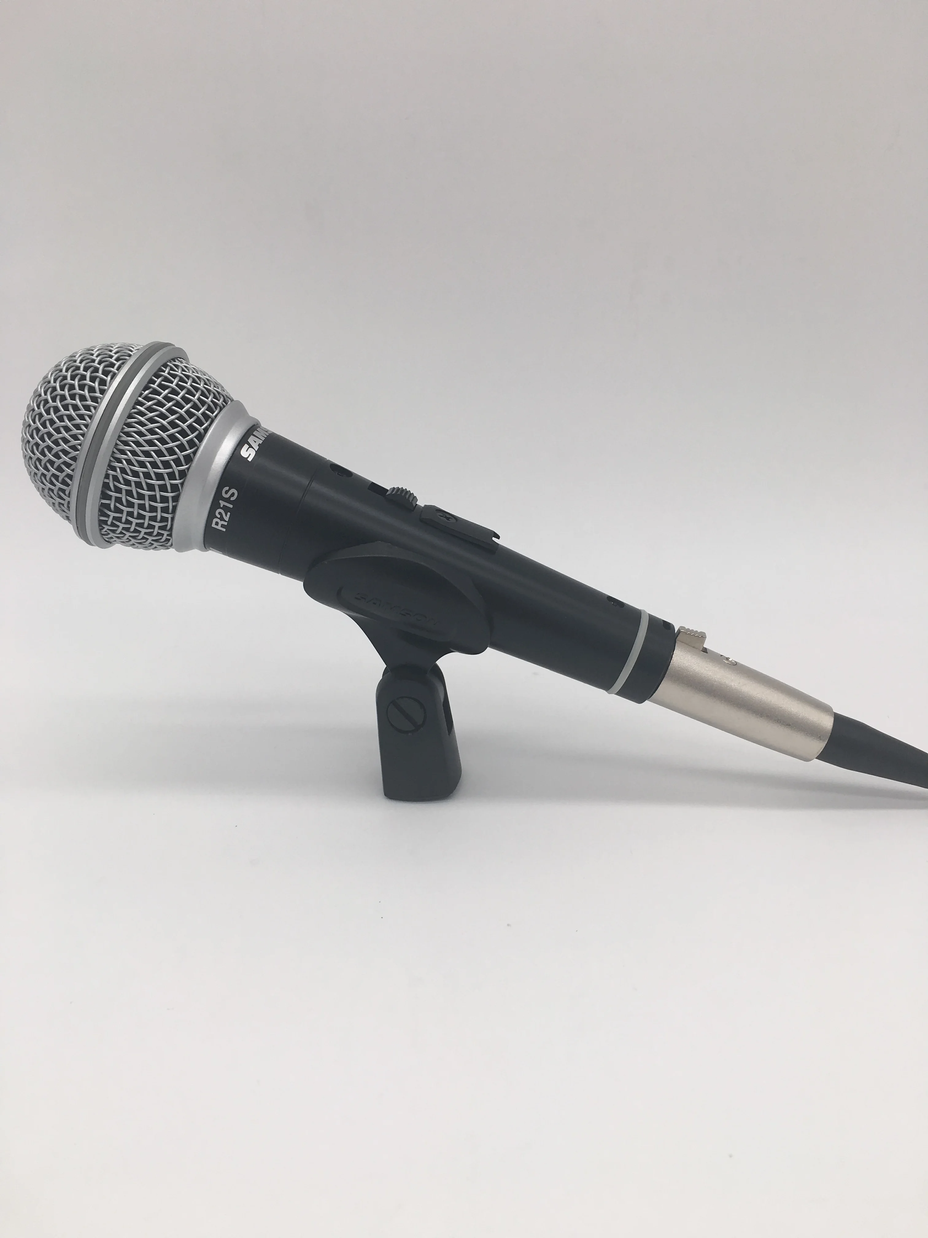 Профессиональный динамический ручной микрофон Samson R21S для караоке и записи