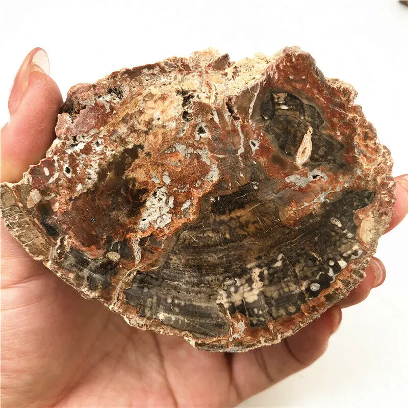 Цельнокроеное платье натуральных камней и минералов с украшением в виде