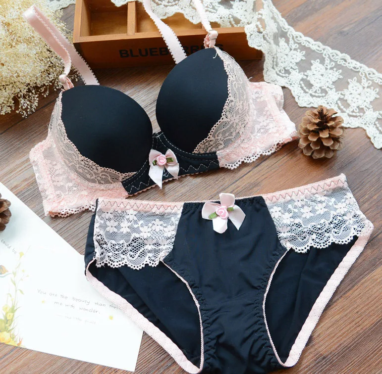 Комплект женского кружевного нижнего белья с чашками пуш ап|lingerie metallic|lingerie