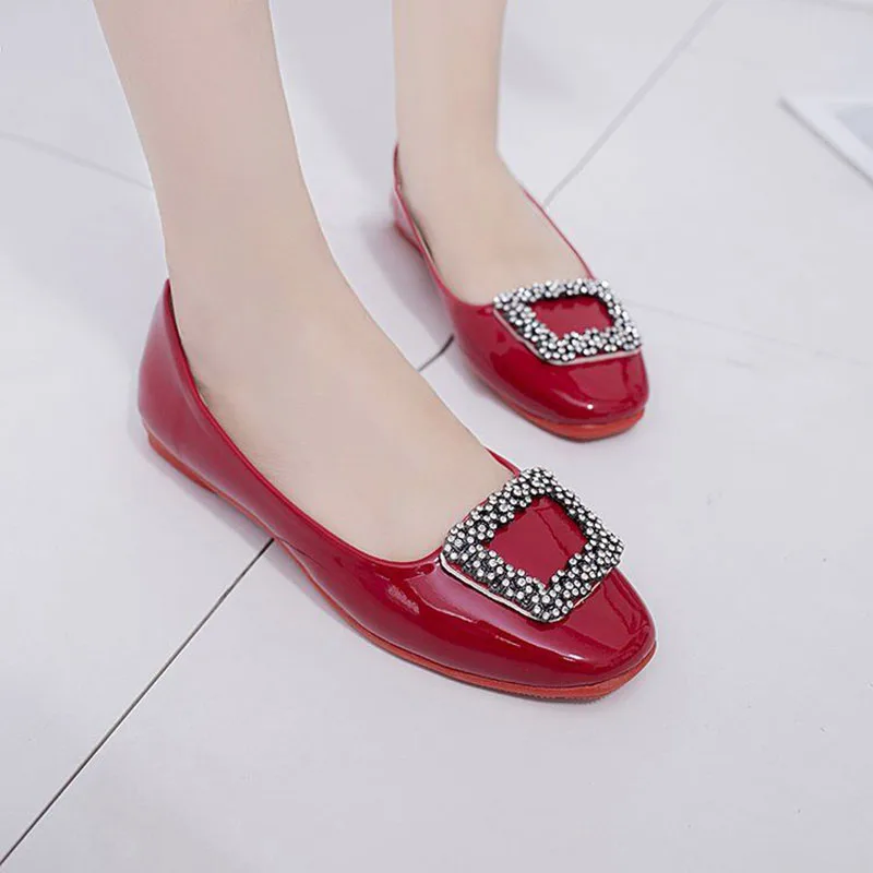 Туфли на плоской подошве для Для женщин Slip-On квадратный носок красный кристалл