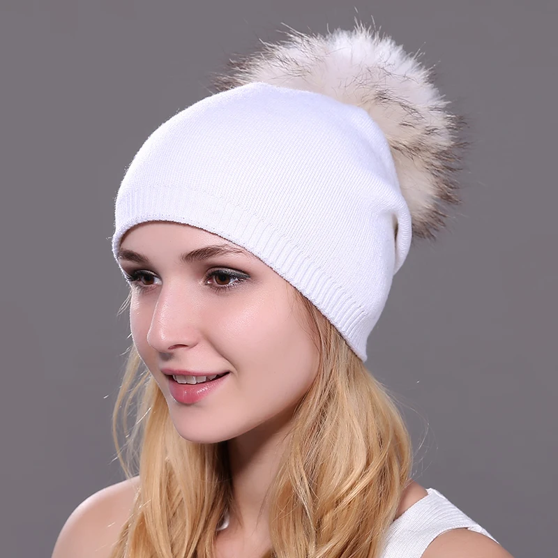 много женских шапок. лук с шапкой бини. кэжуал шапки. шапка «base» tavigo. кэжуал шапки.