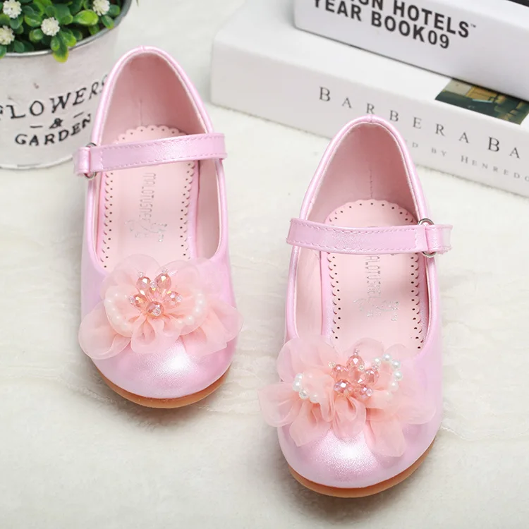 Кожаные туфли для девочек Осенние сандалии с бантом и цветочным бисером новинка