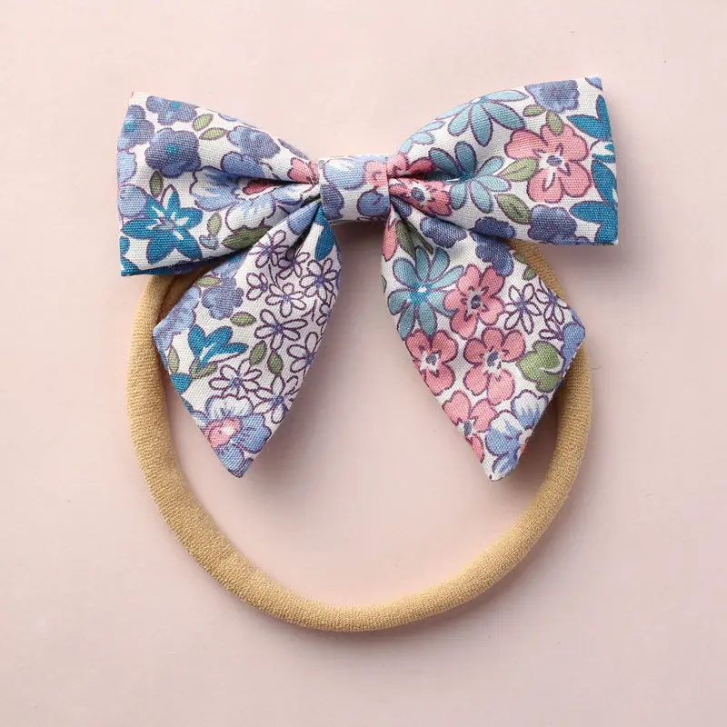 Повязка на голову детская для девочек нейлоновая розовая весенняя с акварельным