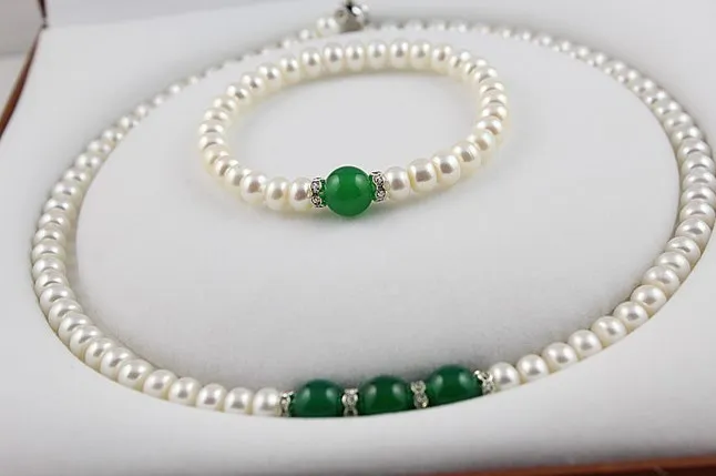 Комплект из колье браслета и серег с натуральным пресноводным жемчугом |