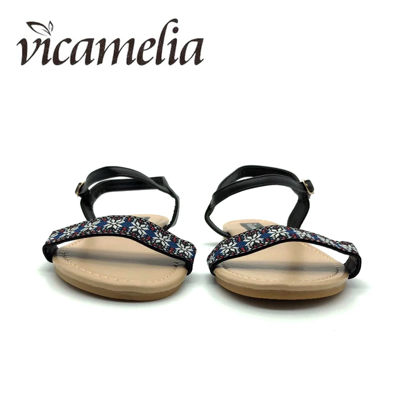 Vicamelia/ г. Летние пляжные сандалии женская повседневная обувь на плоской подошве с пряжкой женские модные шлепанцы с открытым носком и цветочной вышивкой 558