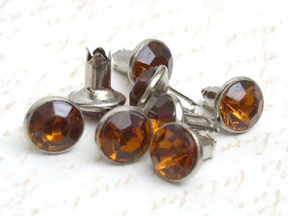 1440 комплектов 8 мм Желто Коричневые круглые стразы с заклепками шикарные для