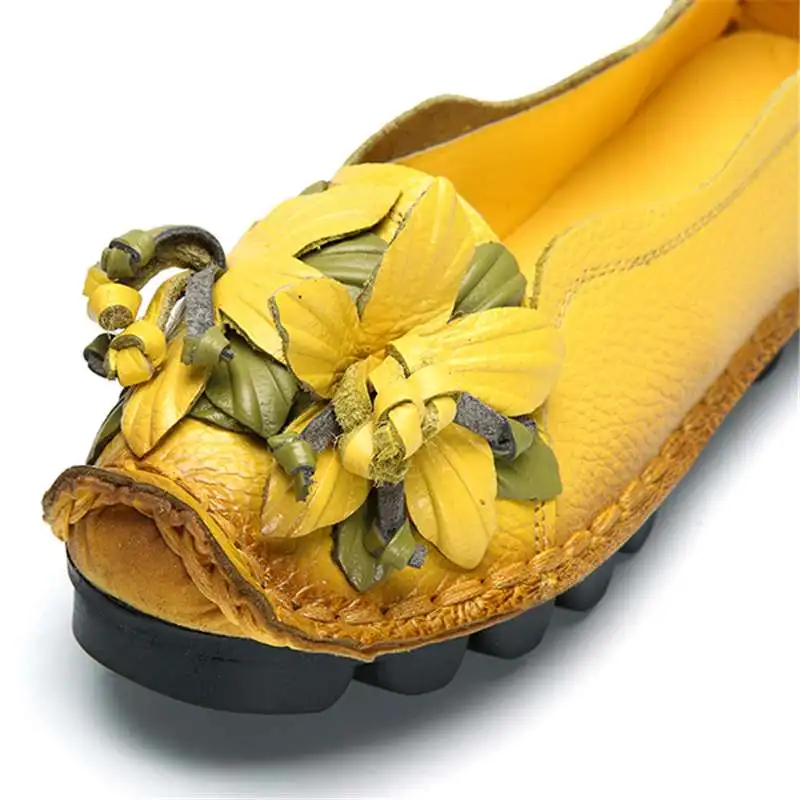 Socofy Vintage Flower Genuine Leather Flats Women Shoes Casual Slip On Moccasins Loafers Retro Soft Sole Ladies Shoes Flat