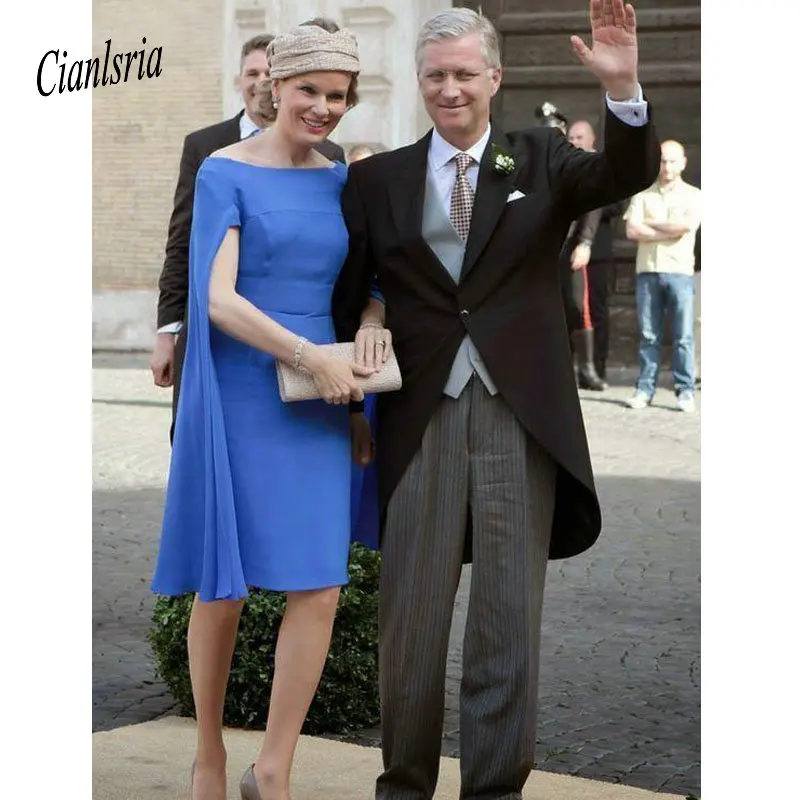 

2020 Simple Modest Mother of Bride Dresses with Cape Plus Size Satin Knee Length Evening Gowns Custom Made robes de mariée