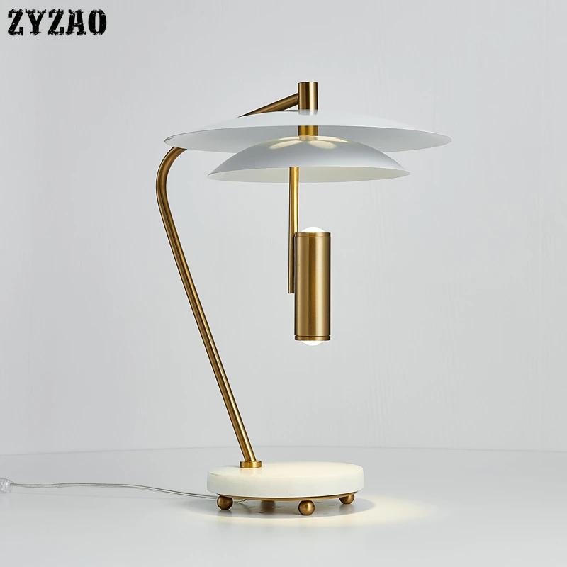 Креативная настольная лампа в стиле постмодерн для гостиной Простые Модные