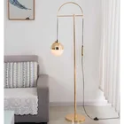 Напольная Лампа в скандинавском стиле, современная простая лампа для гостиной, золотого, железа, стеклянного шара, роскошный светильник для спальни, прикроватная лампа, Офисная лампа для кабинета, 90-265 В переменного тока